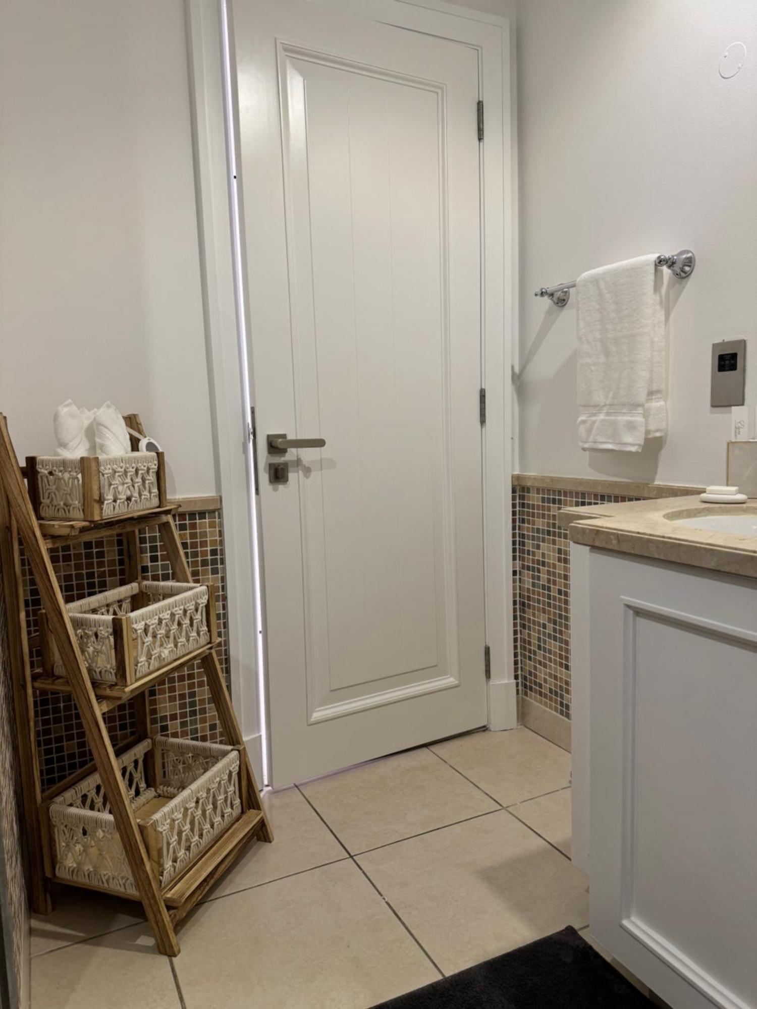 Luxurious 1br Aprt Burj Khalifa Area Apartment Dubai