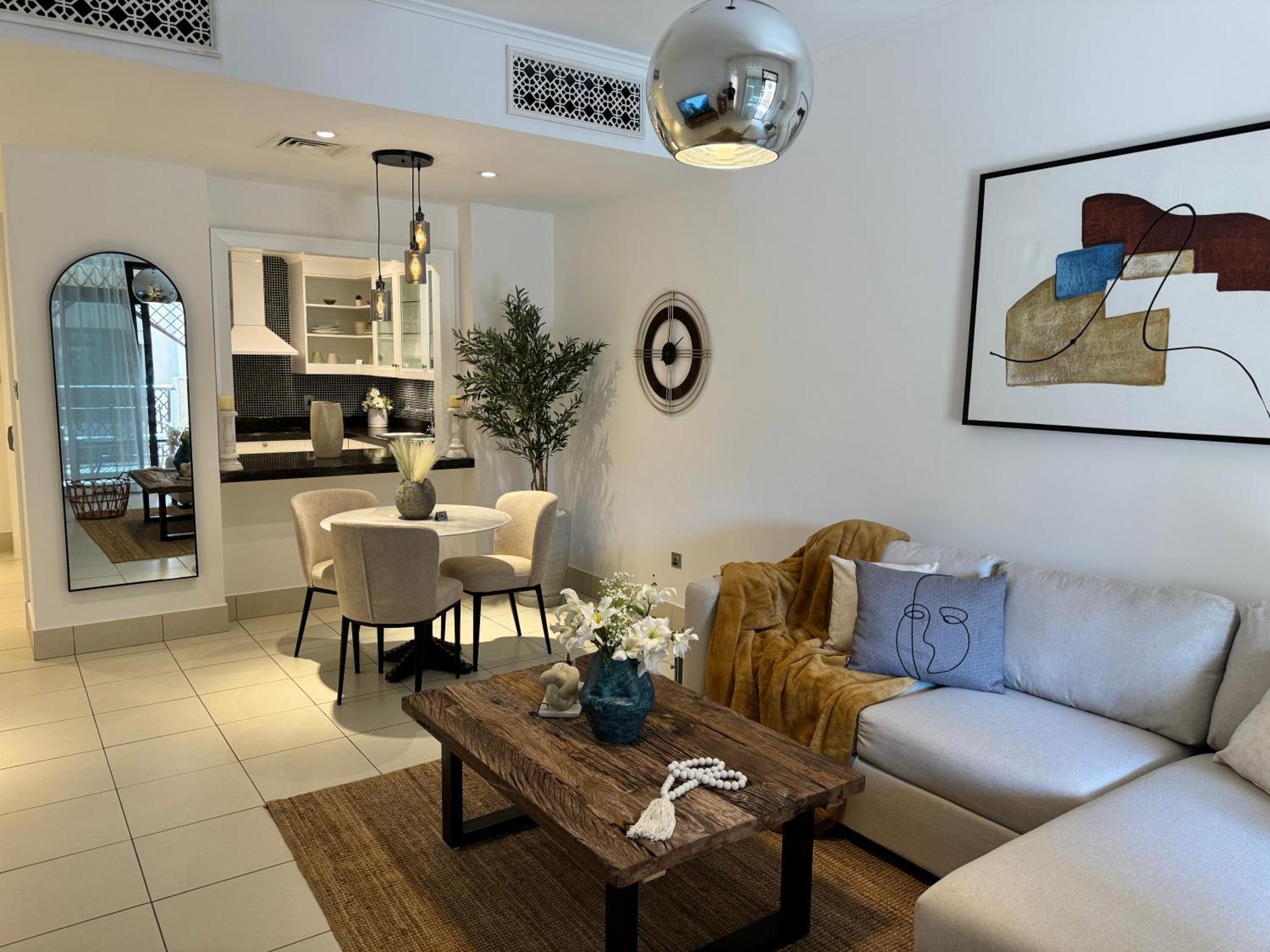 Apartment Luxurious 1br Aprt Burj Khalifa Area Dubai