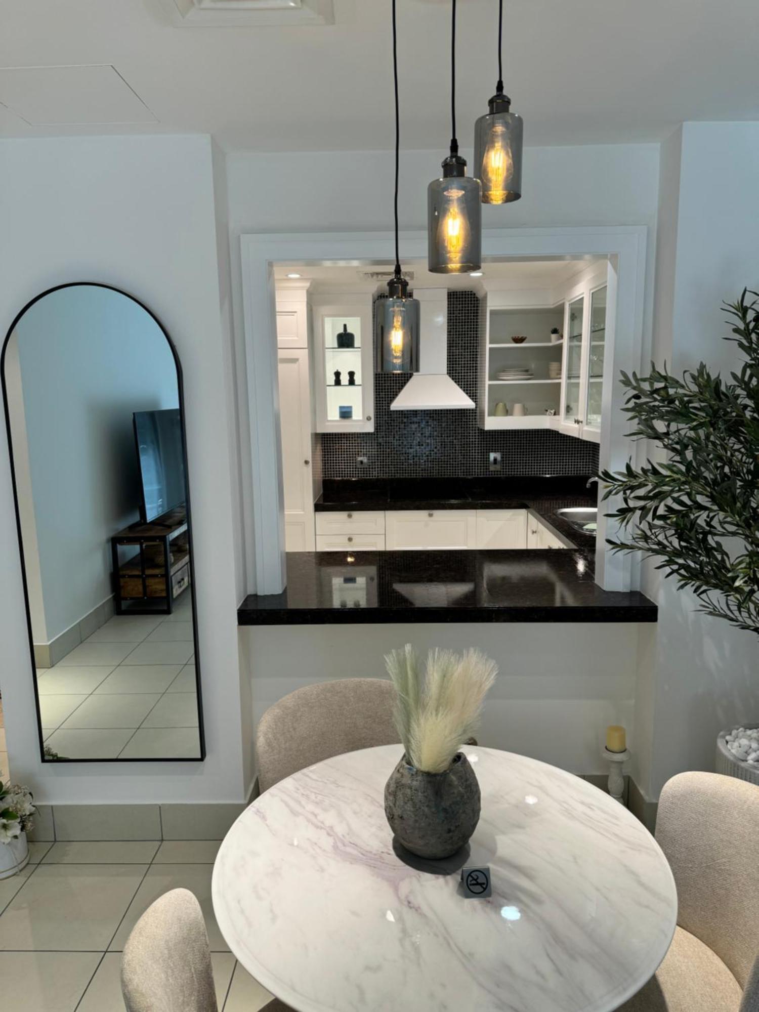 Apartment Luxurious 1br Aprt Burj Khalifa Area Dubai